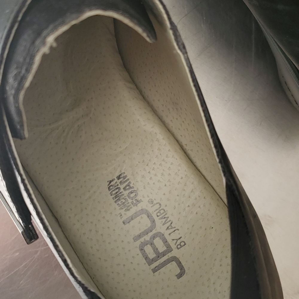 Clogs - Picture 2 of 3